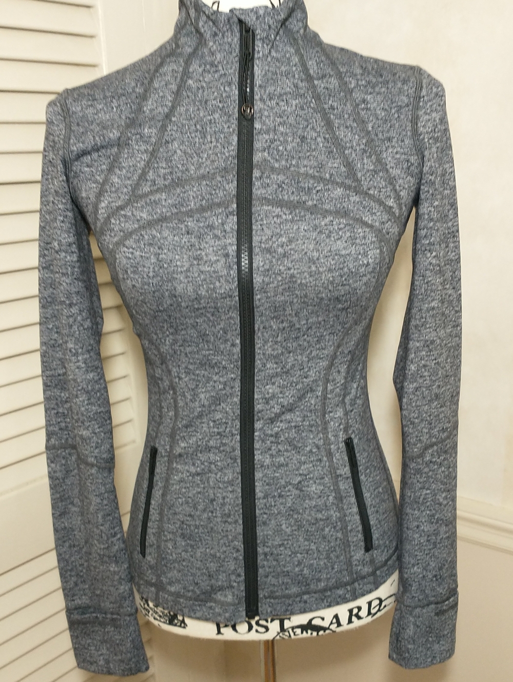 LIKE NEW Lululemon Define Jacket, Heathered Gray,‎ Size 4